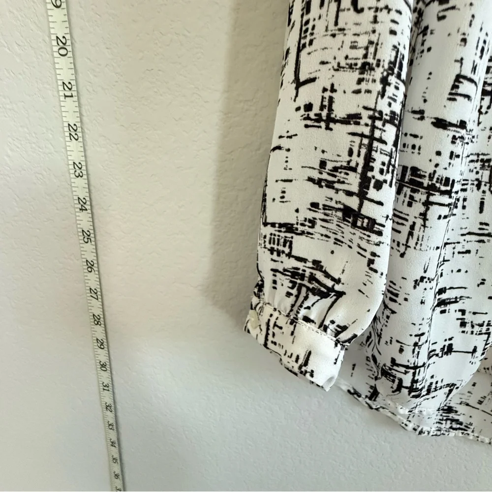 Mercer & Madison Monochrome Patterned Blouse Small - Picture 6 of 14